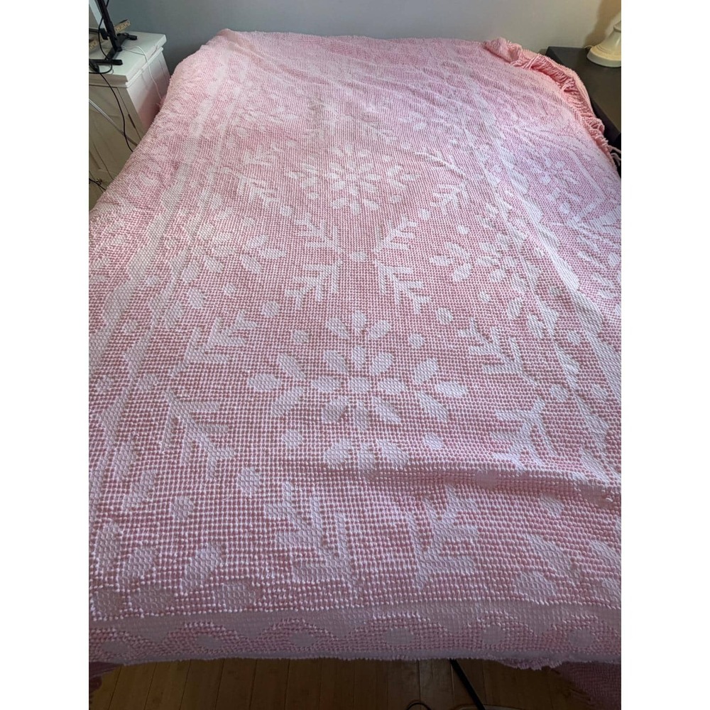Vintage Pink Chenille Coverlet Fringe Floral Cottage Rose Bedspread 104x74